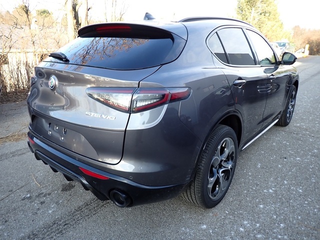 2025 Alfa Romeo Stelvio Sprint Base photo 5