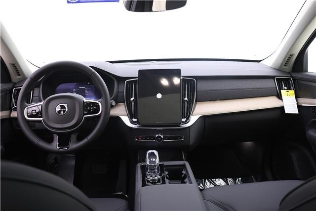 2026 Volvo XC90 AWD Plus photo 8