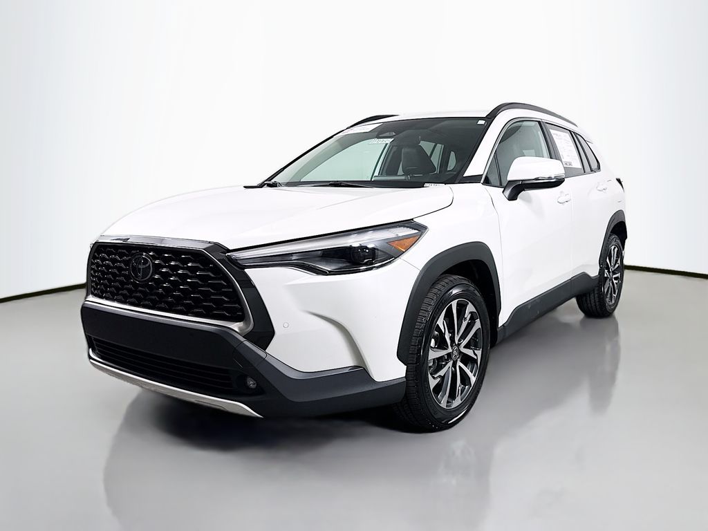 2023 Toyota Corolla Cross XLE photo 3