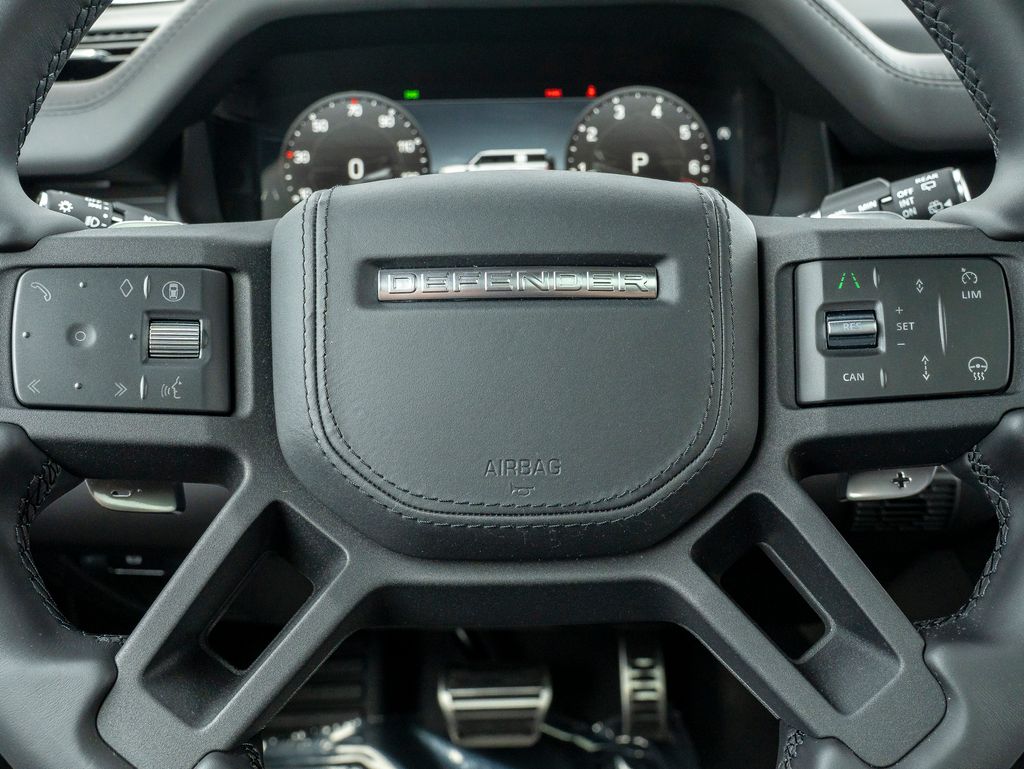 2025 Land Rover Defender 130 V8 photo 14