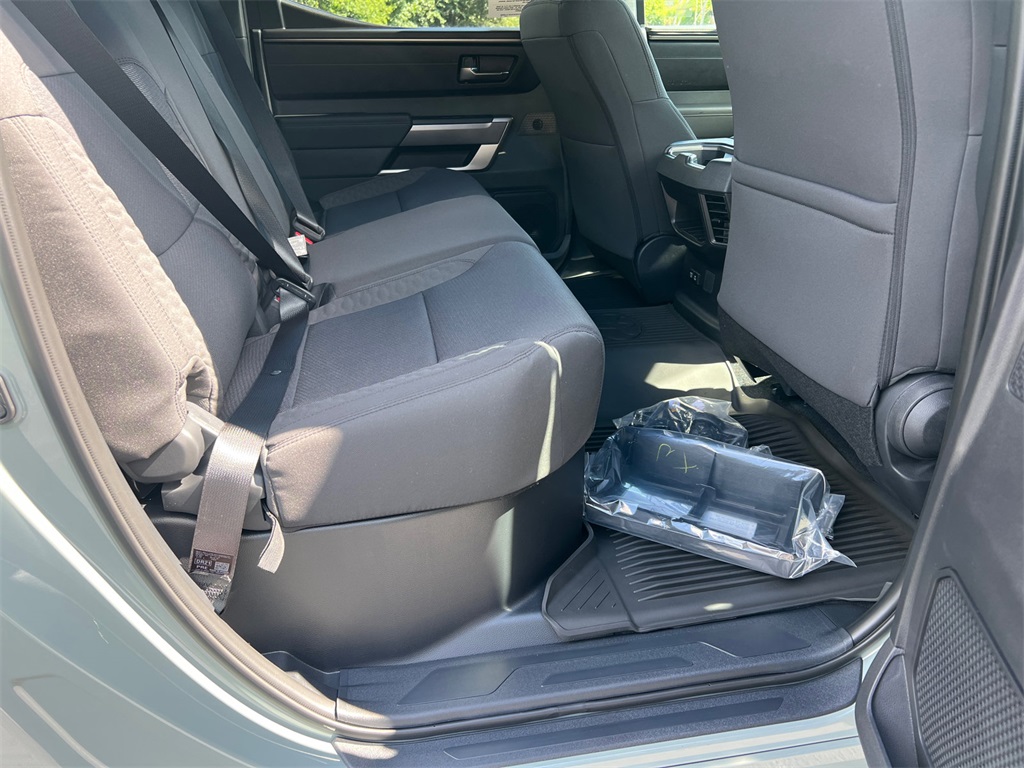 2025 Toyota Tundra SR5 CrewMax photo 15
