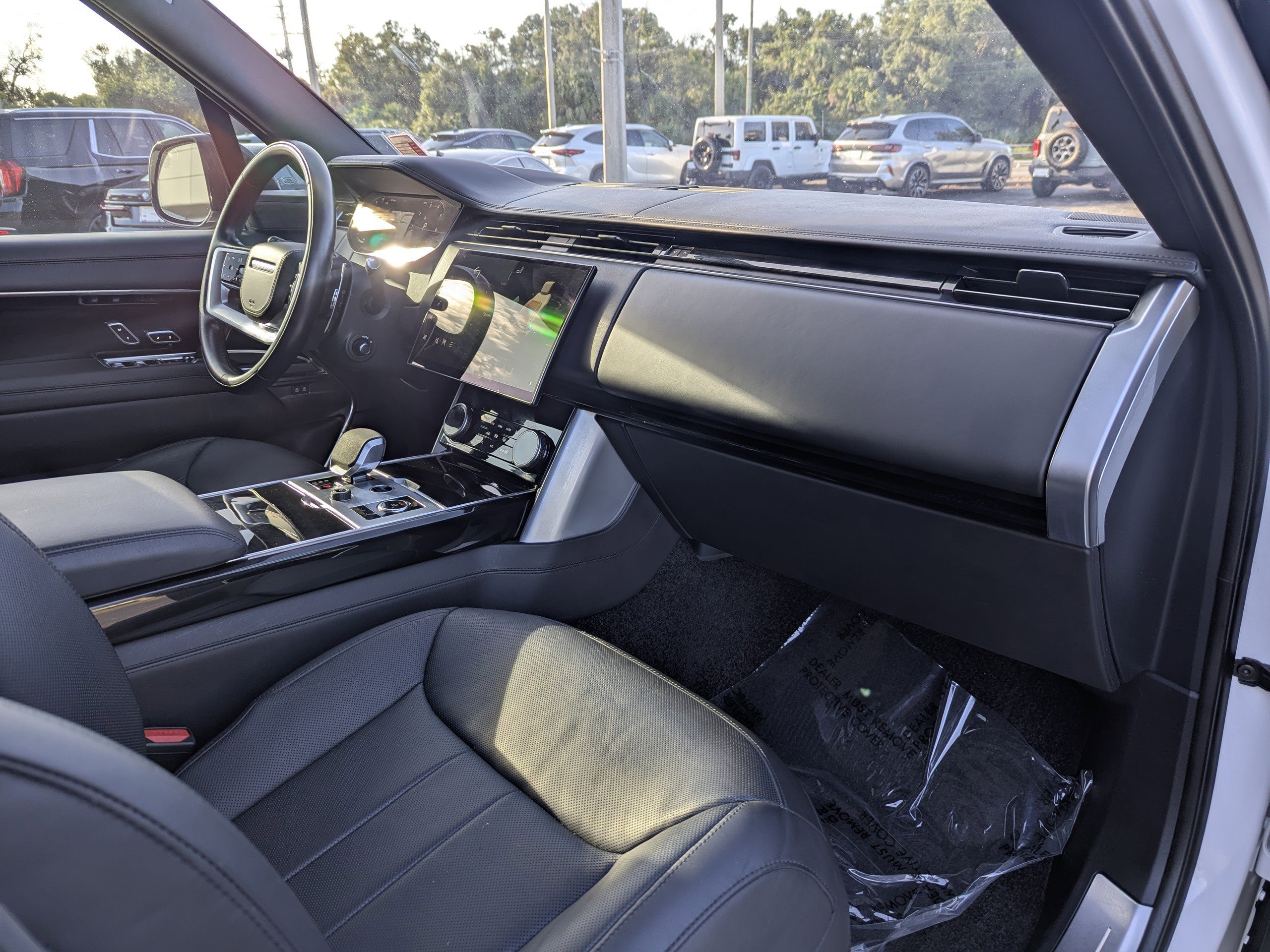 2023 Land Rover Range Rover SE photo 11