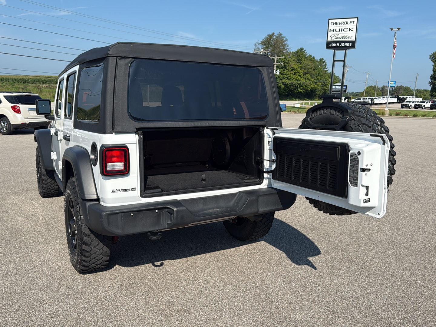2022 Jeep Wrangler Unlimited Willys photo 10