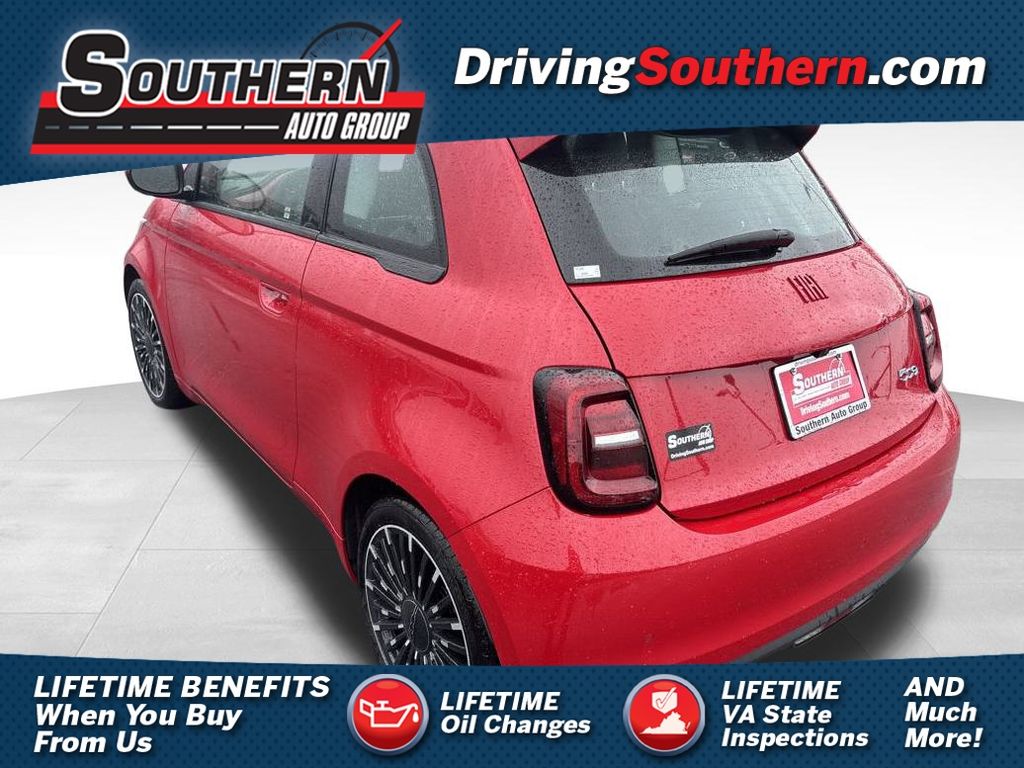 2024 Fiat 500e Red photo 2