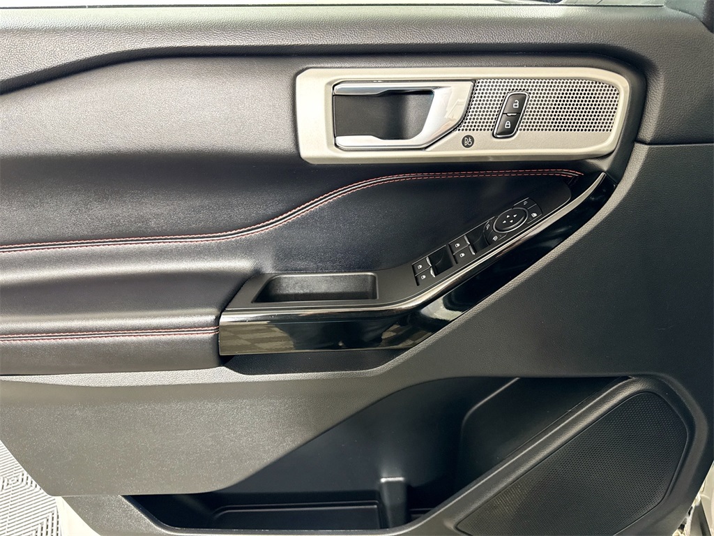 2022 Ford Explorer ST-Line photo 26