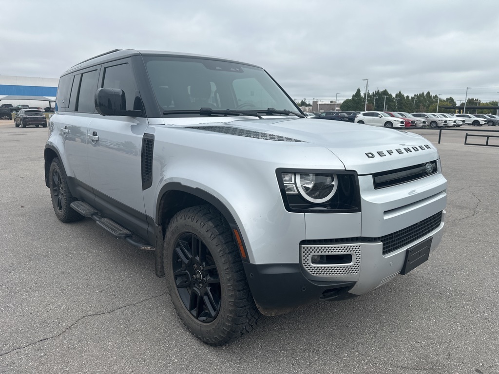 2023 Land Rover Defender 110 S photo 4