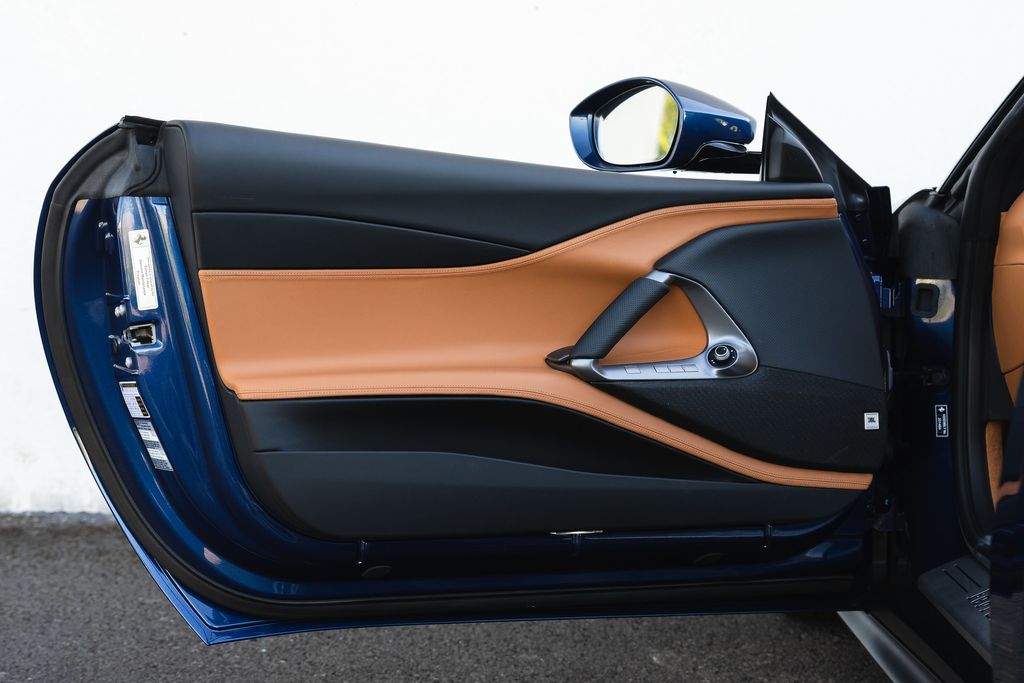 2022 Ferrari 812 GTS photo 9