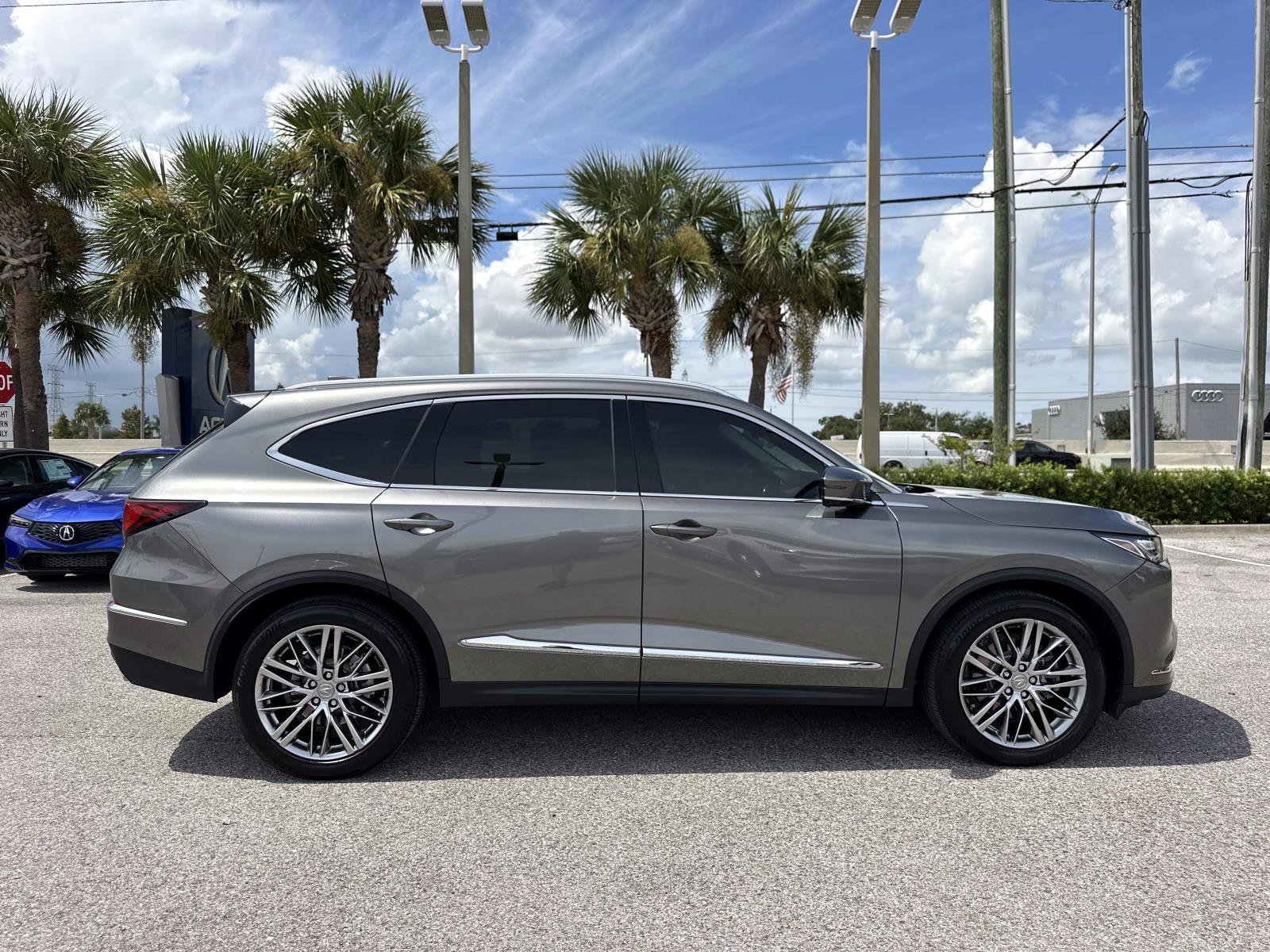 2024 Acura MDX SH-AWD Advance photo 3