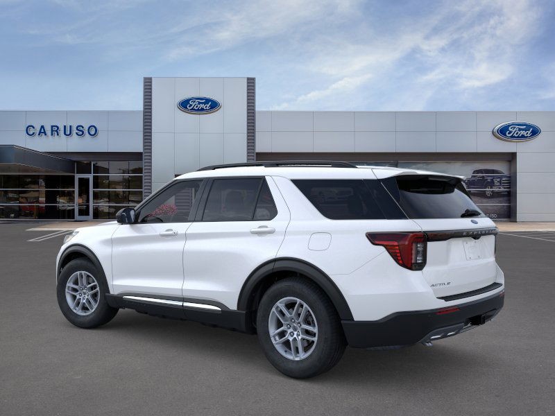 2025 Ford Explorer photo 2