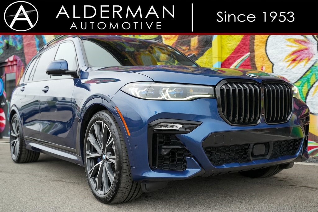 2022 BMW X7 M50i's photo