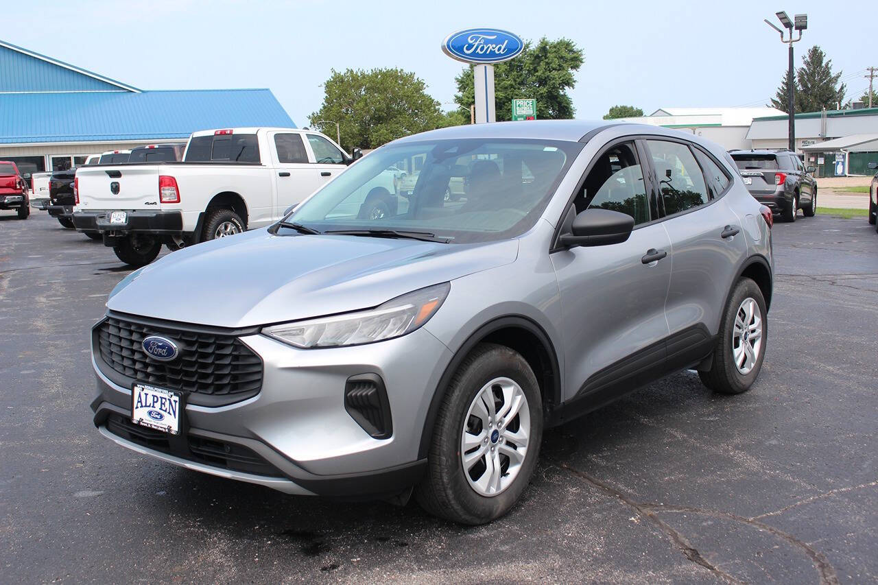 2023 Ford Escape Base's photo