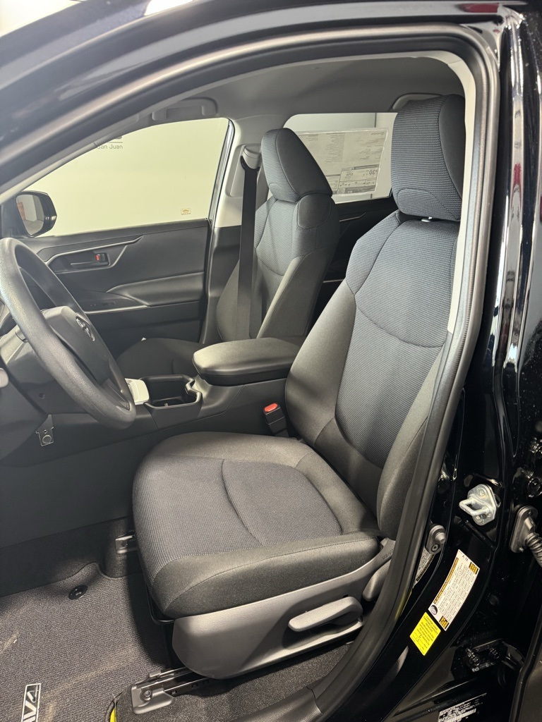 2025 Toyota RAV4 LE photo 29