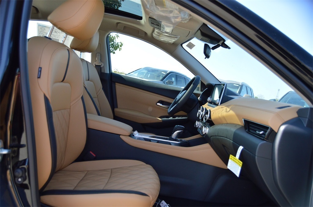 2025 Nissan Sentra SV photo 12