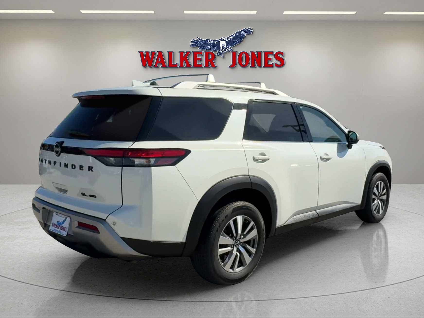 2023 Nissan Pathfinder SL photo 3