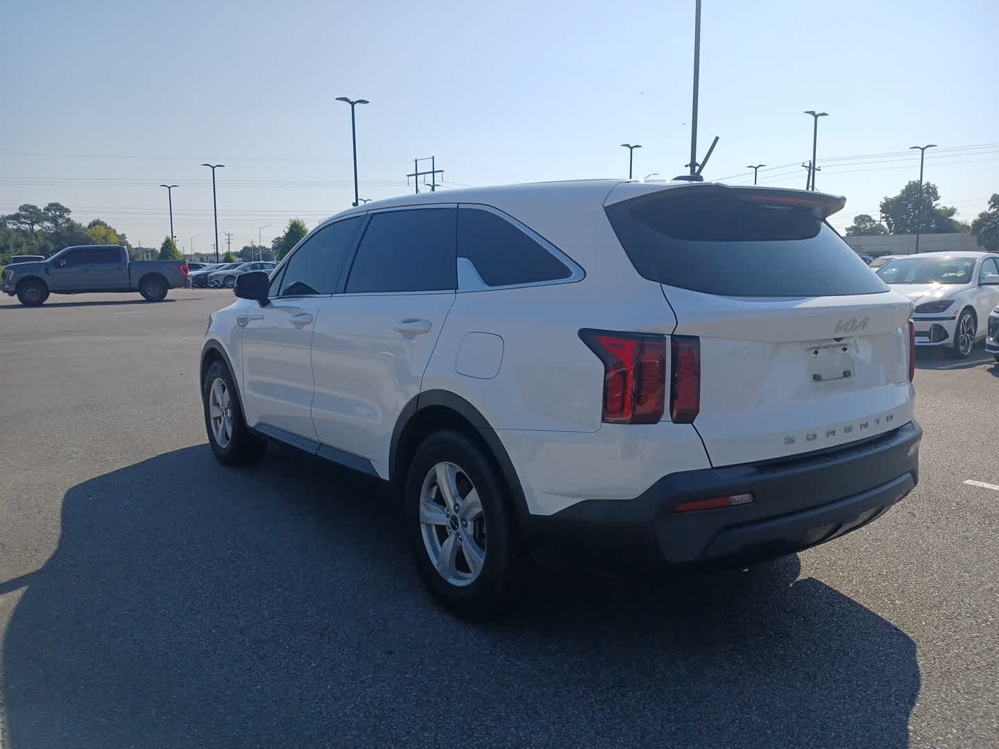 2022 Kia Sorento LX photo 3