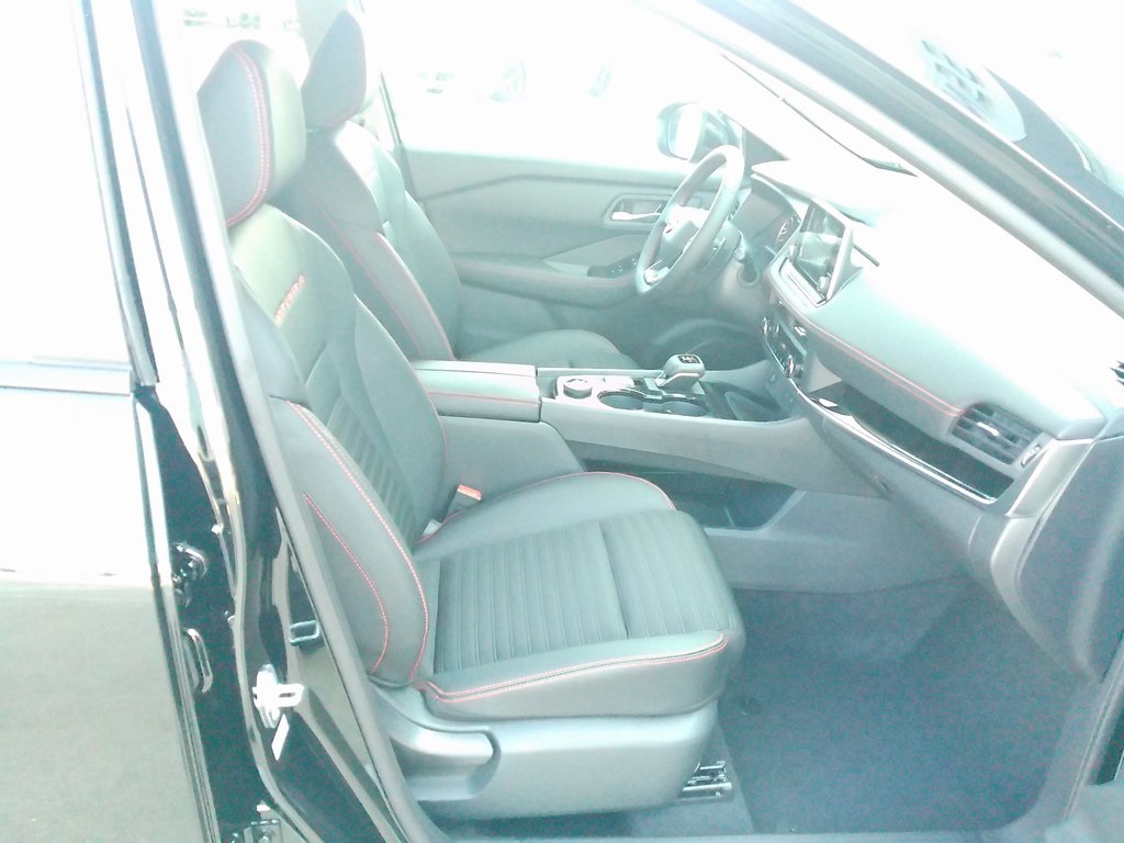 2026 Nissan Rogue SV photo 11