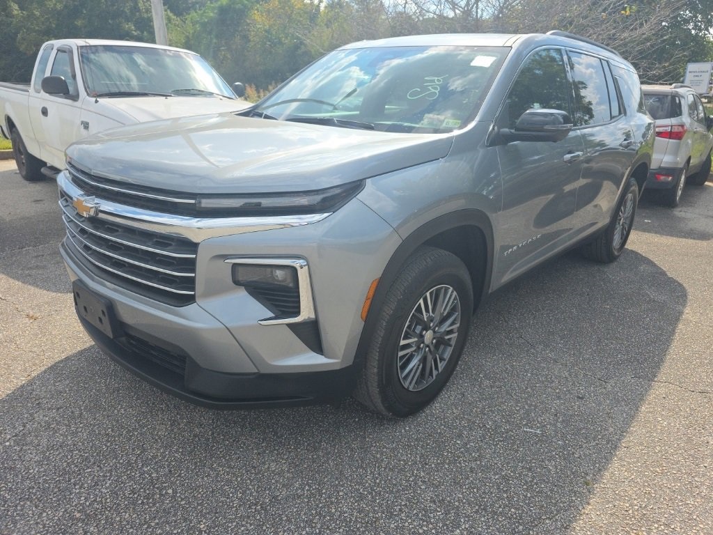 2024 Chevrolet Traverse photo 2