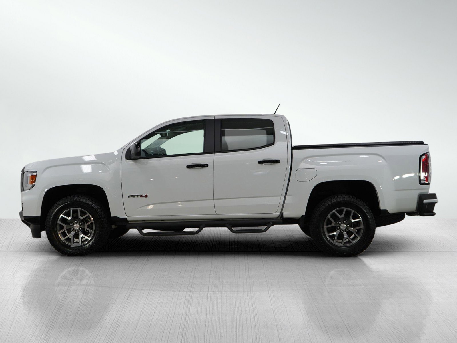 Used 2022 GMC Canyon AT4 with VIN 1GTG6FEN9N1279762 for sale in Roseville, Minnesota