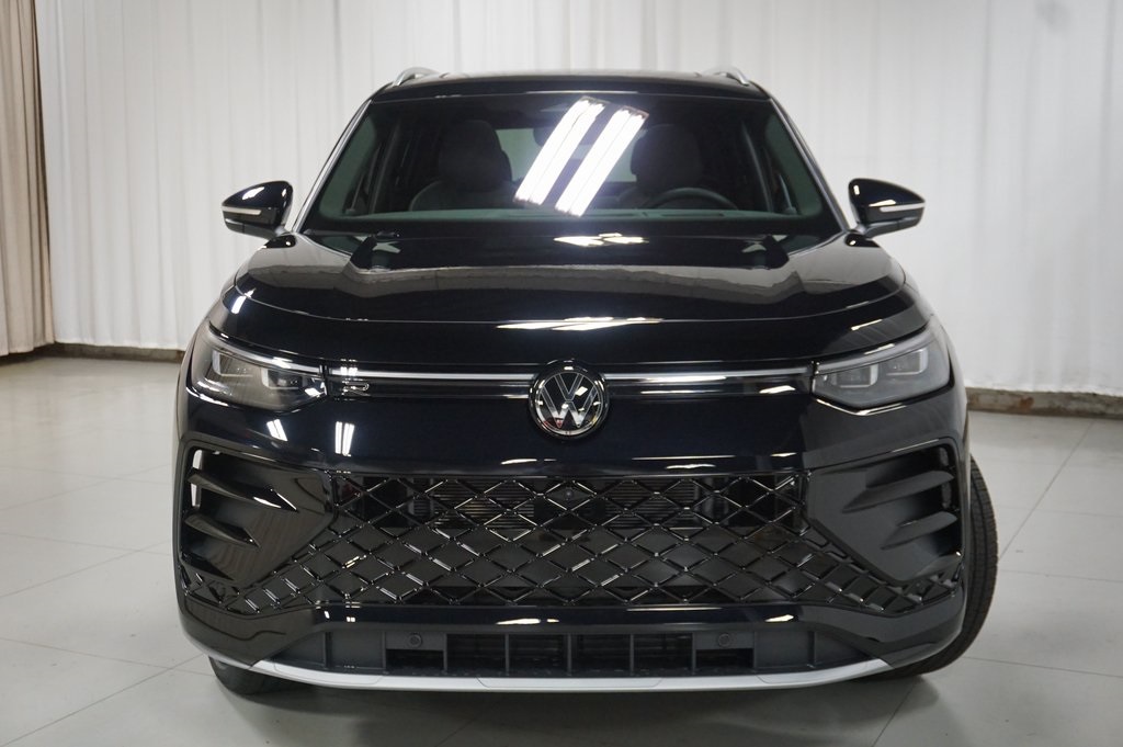 2025 Volkswagen Tiguan SEL R-Line Black photo 2