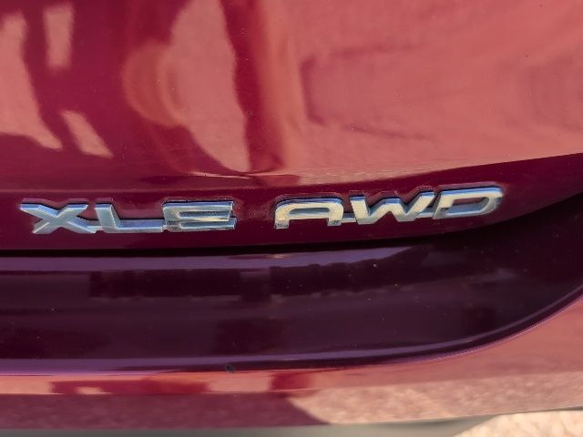 2021 Toyota Highlander XLE photo 17