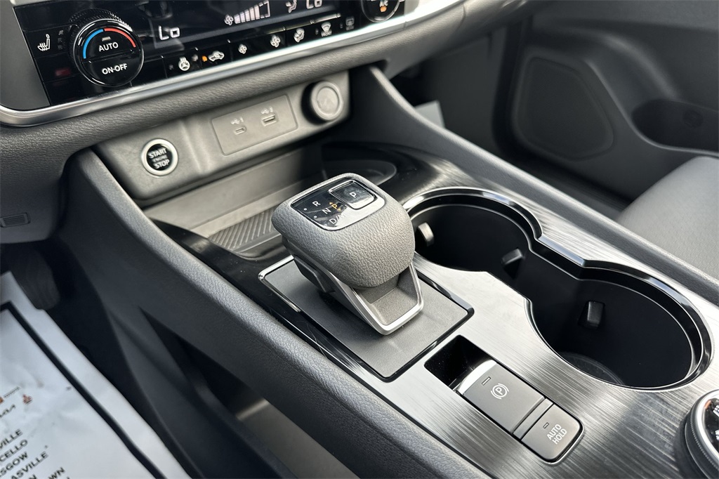 2023 Nissan Rogue SV photo 15