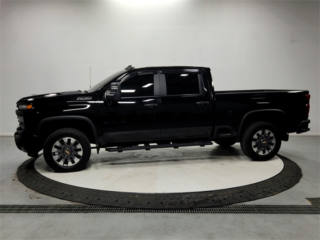 2024 Chevrolet Silverado 2500HD Custom photo 2