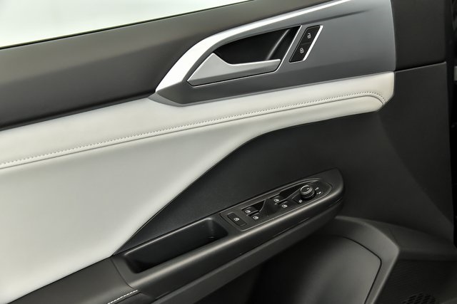 2025 Volkswagen Taos SE photo 5