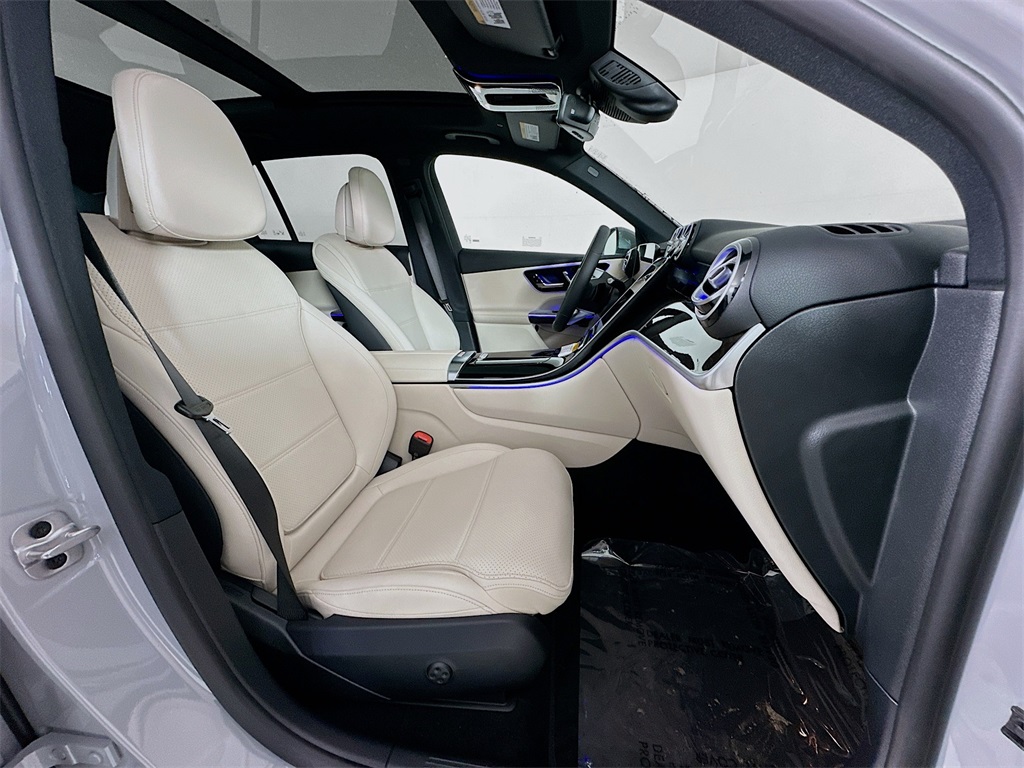 2026 Mercedes Benz GLC 300 photo 28