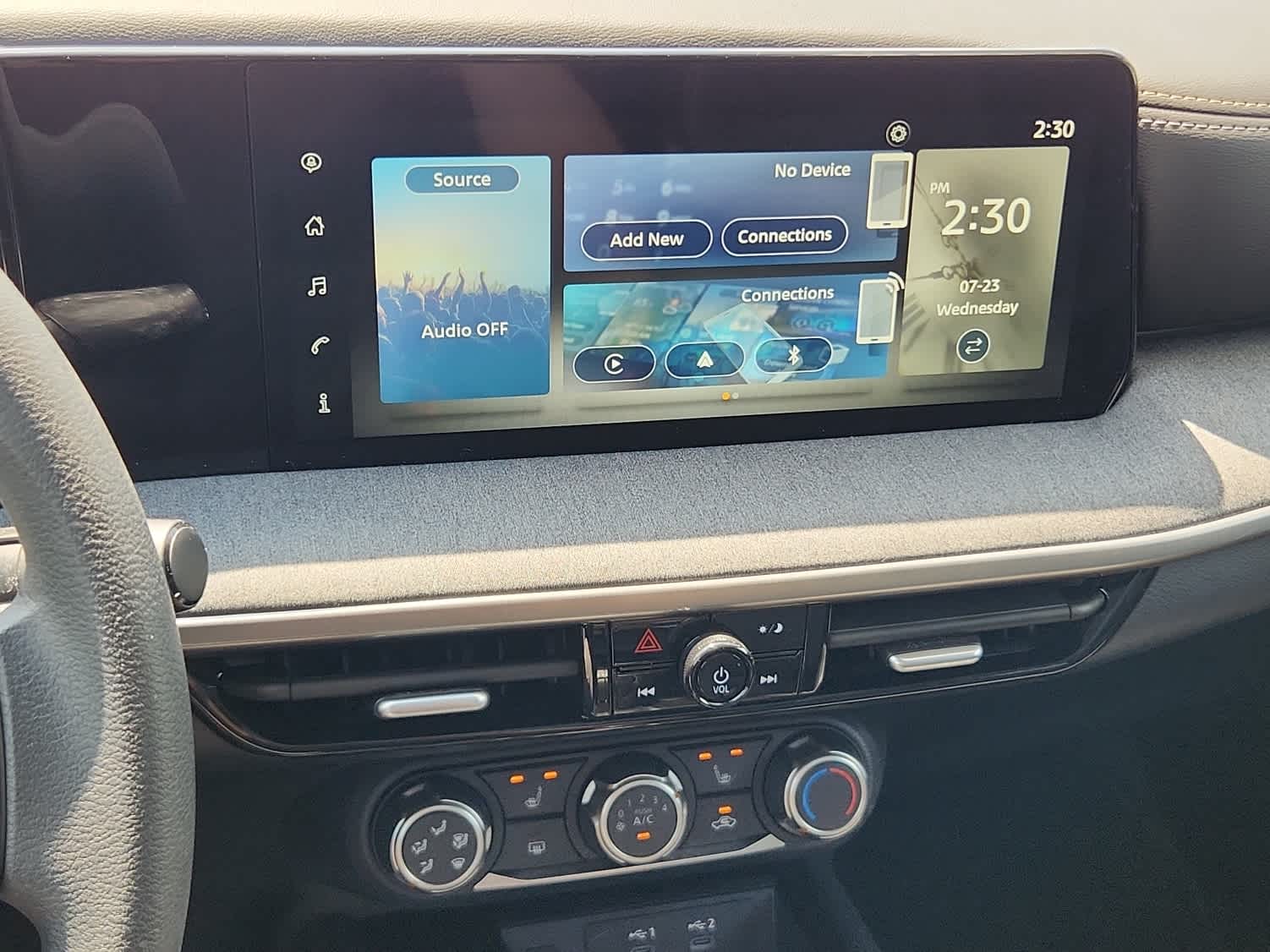 2025 Nissan Kicks SV photo 12