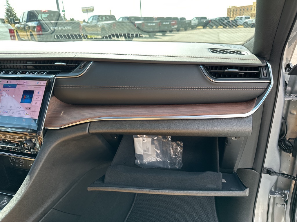 2025 Jeep Grand Cherokee L Summit photo 42