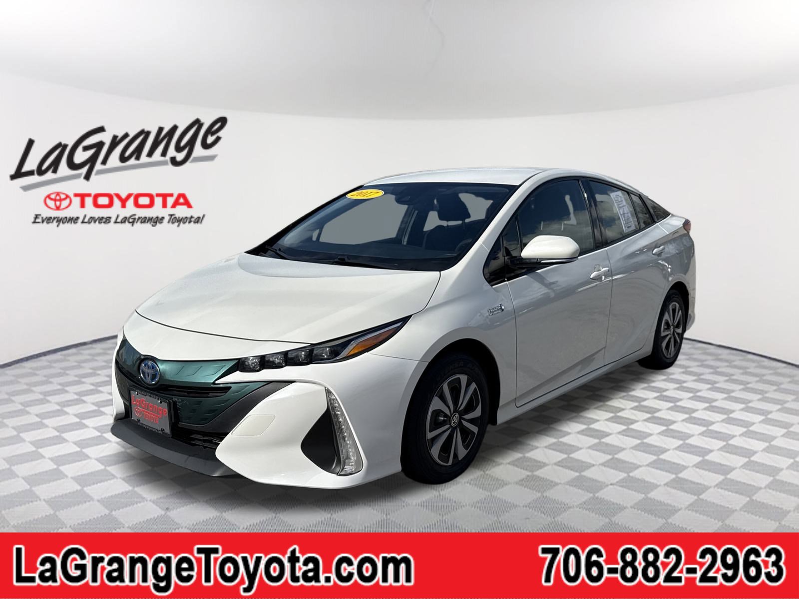 2017 Toyota Prius Prime Plus's photo