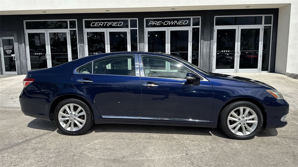 2011 Lexus ES 350 photo 4