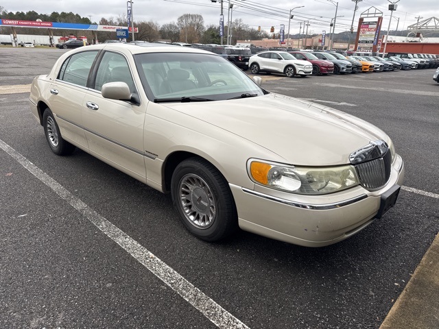 2002 Lincoln Town Car Cartier's photo