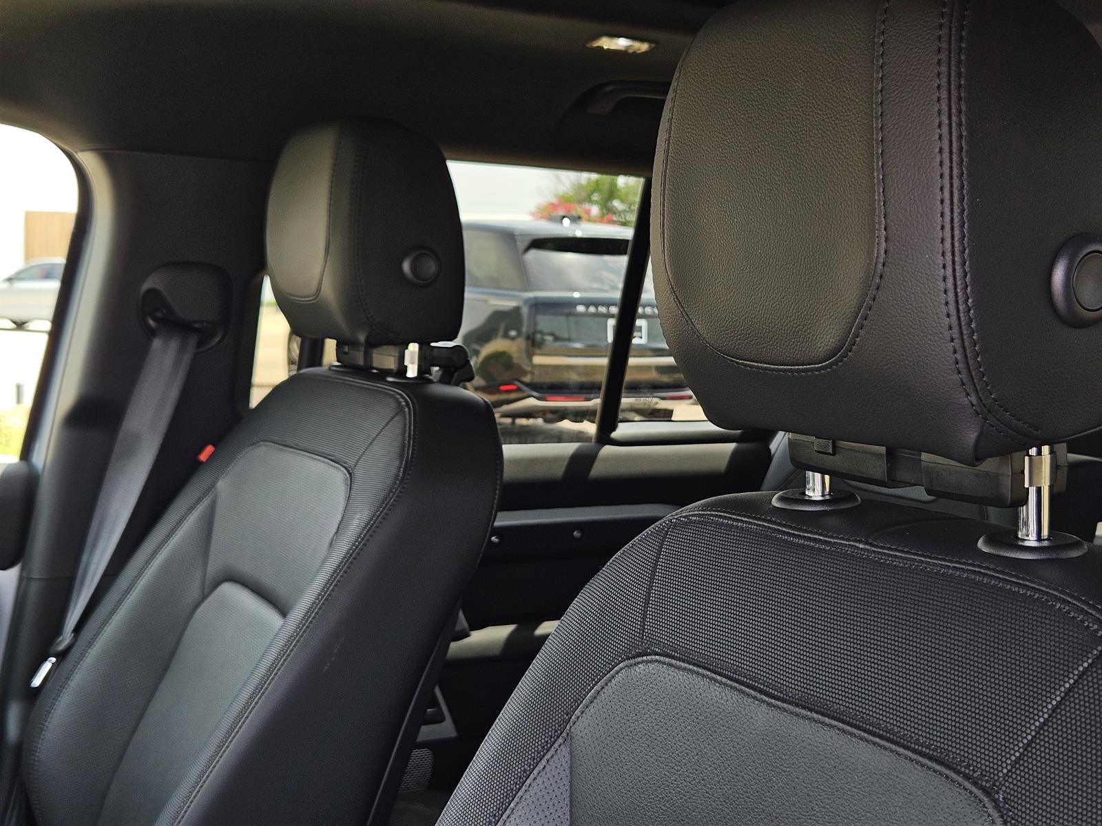 2024 Land Rover Defender X-Dynamic SE photo 25