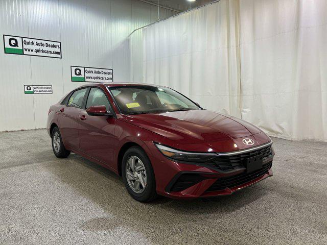 2025 Hyundai Elantra SE photo 3