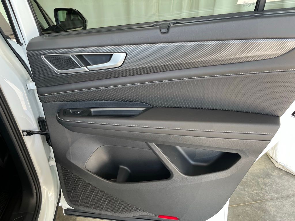 2025 Volkswagen Atlas Cross Sport SEL R-Line photo 22