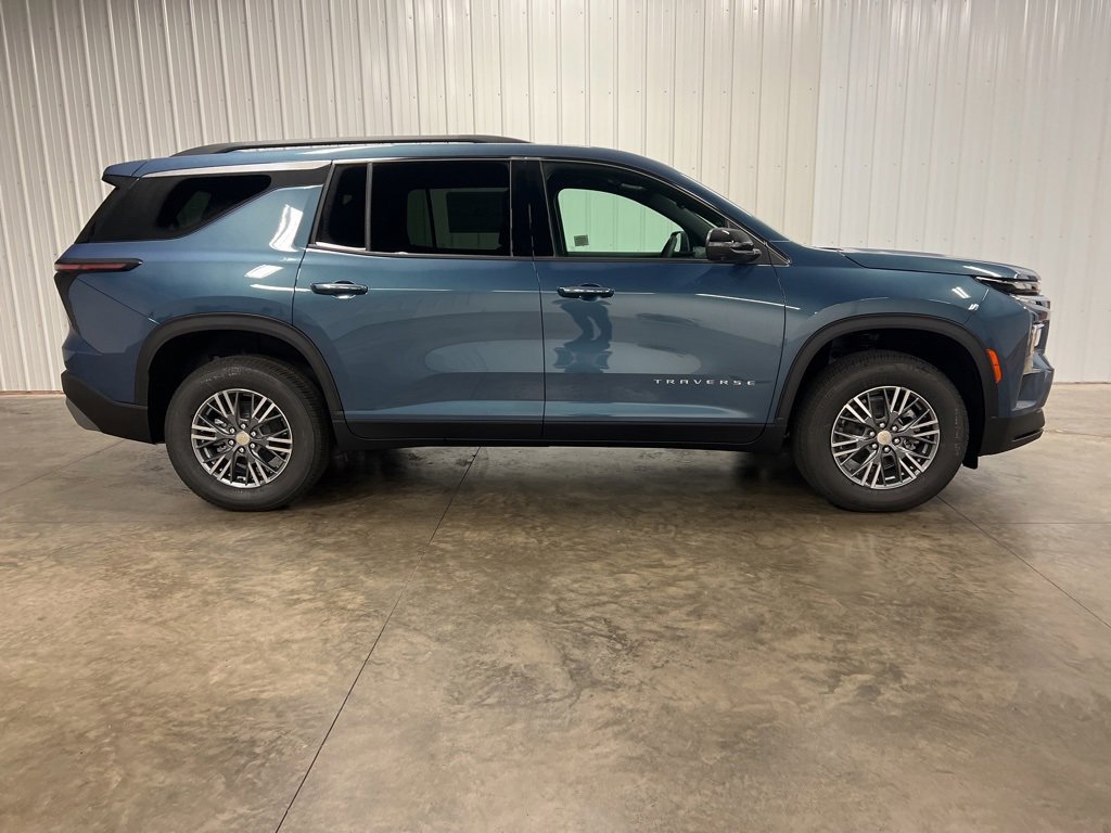 2026 Chevrolet Traverse photo 2