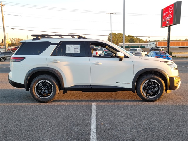 2025 Nissan Pathfinder Rock Creek photo 2