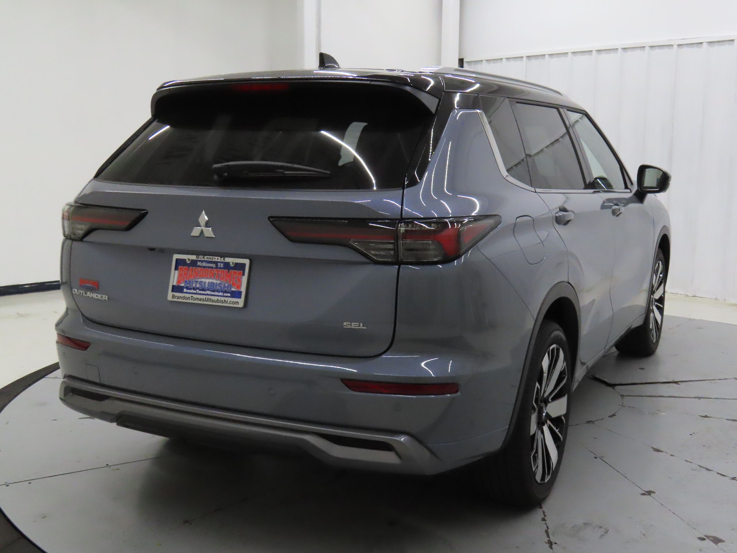 2025 Mitsubishi Outlander SEL photo 3