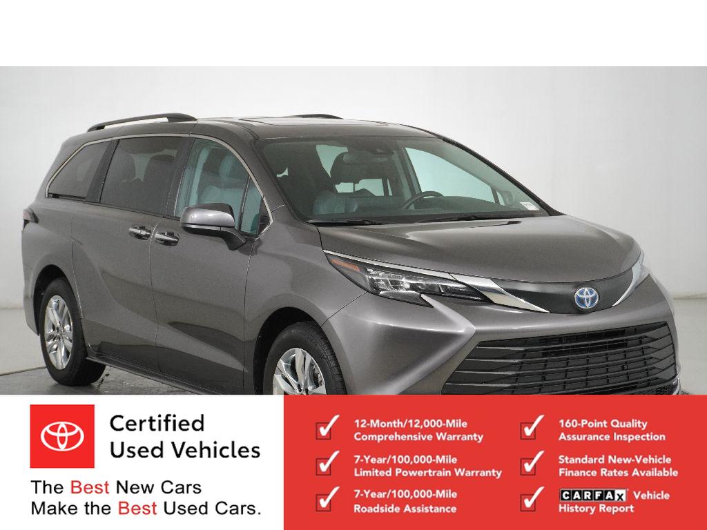 2024 Toyota Sienna XLE's photo