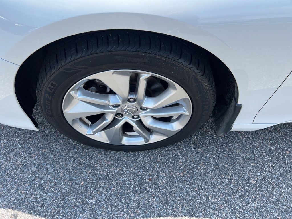 2018 Honda Accord LX 1.5T photo 13