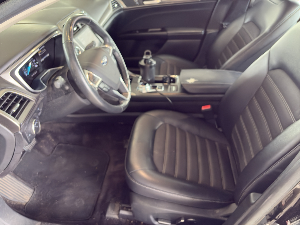 2017 Ford Fusion SE photo 3