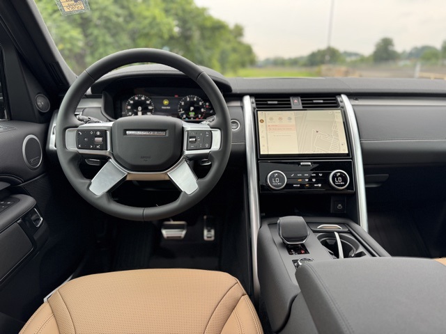 2025 Land Rover Discovery SE photo 11