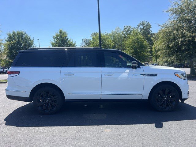 2023 Lincoln Navigator L photo 3