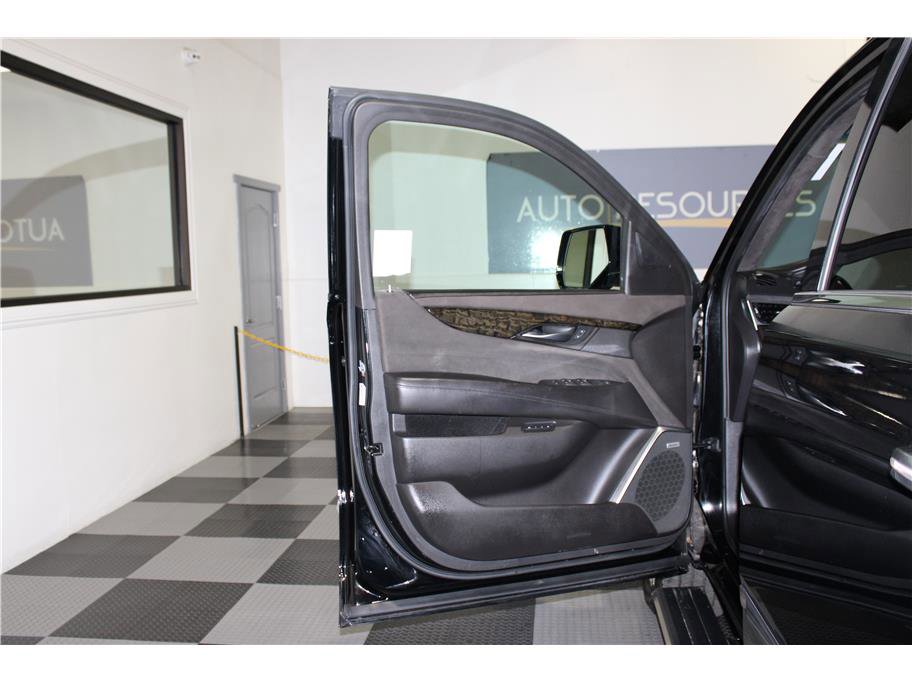 2016 Cadillac Escalade ESV Platinum photo 11