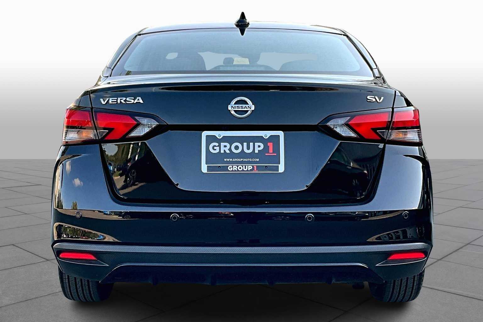 2021 Nissan Versa SV photo 4