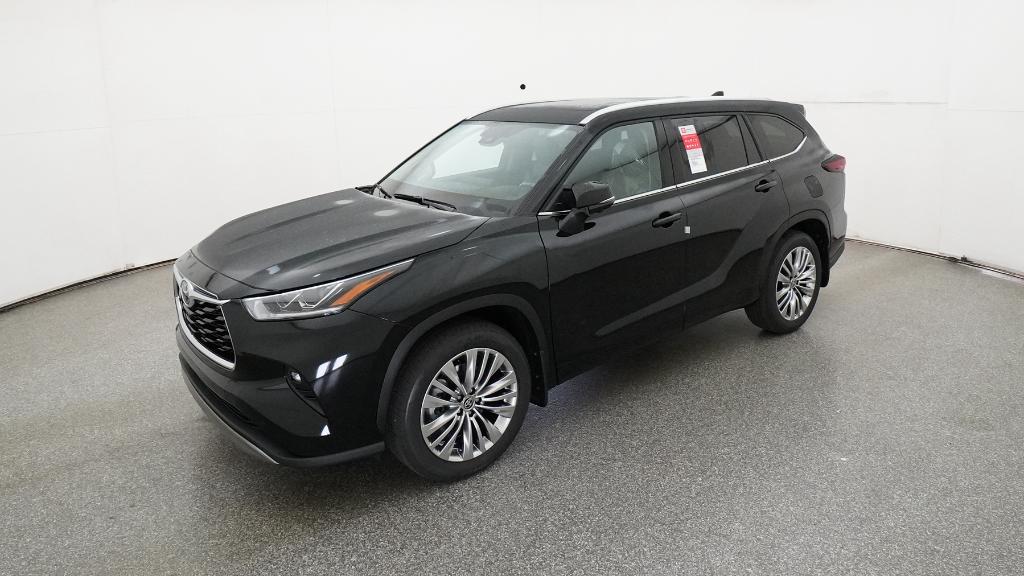 2026 Toyota Highlander Platinum's photo