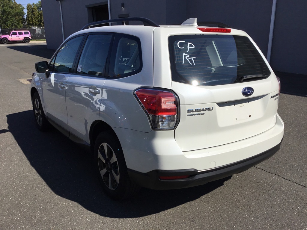 2017 Subaru Forester 2.5i photo 2