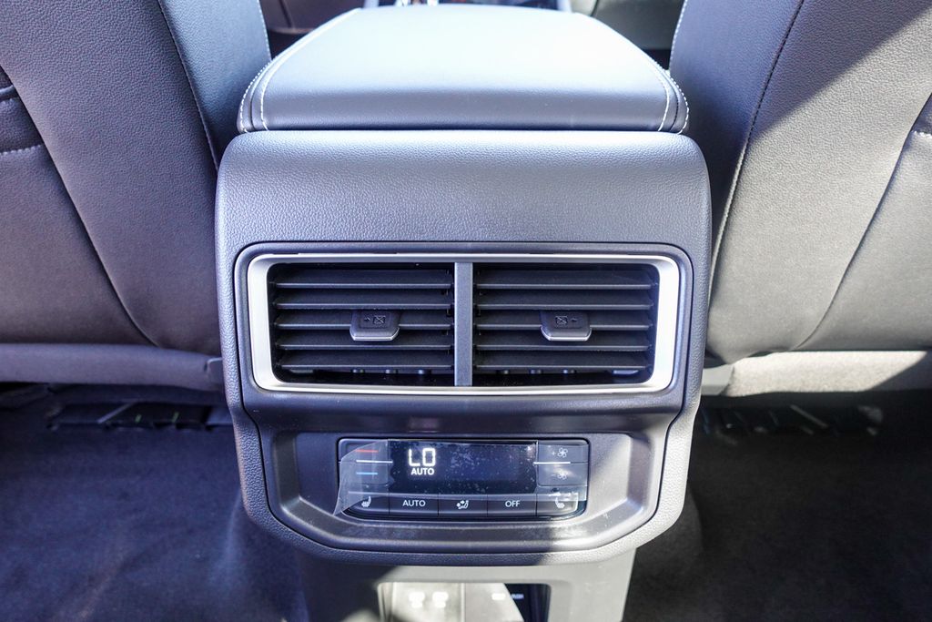 2025 Volkswagen Atlas SEL Premium R-Line photo 26