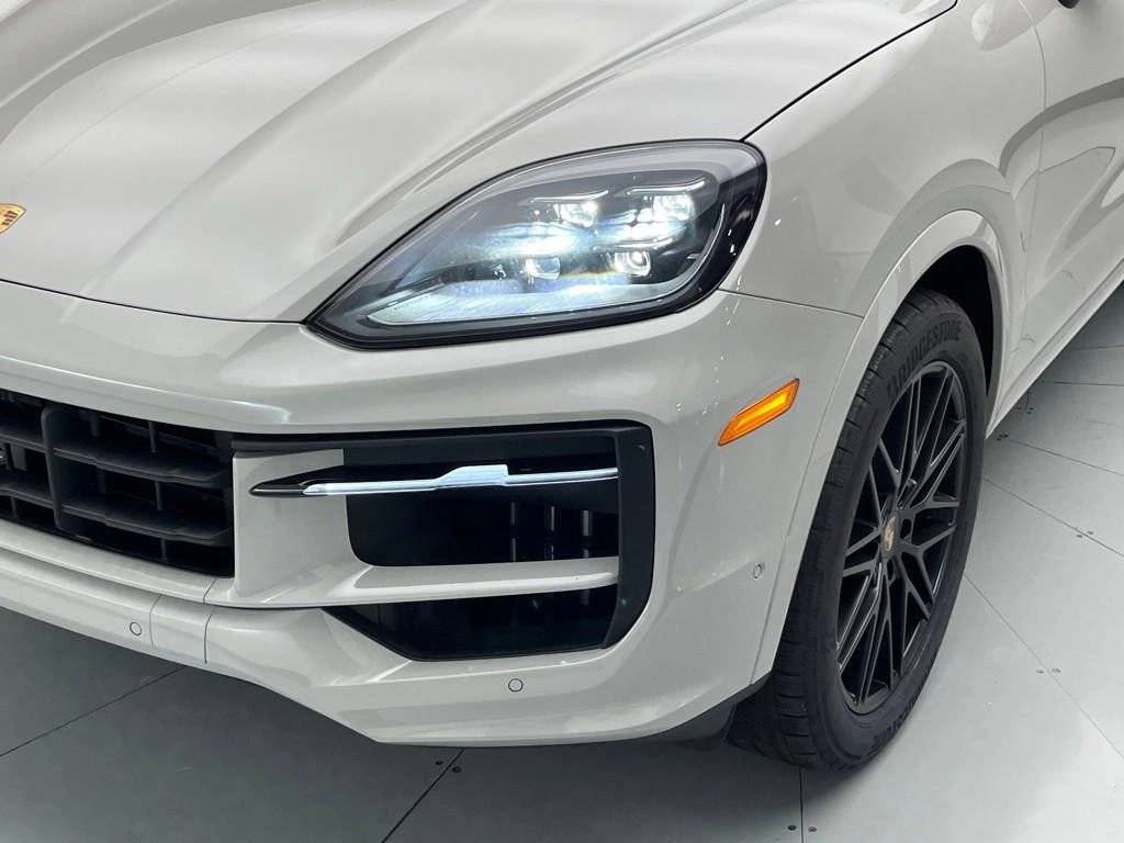 2026 Porsche Cayenne Coupe photo 28